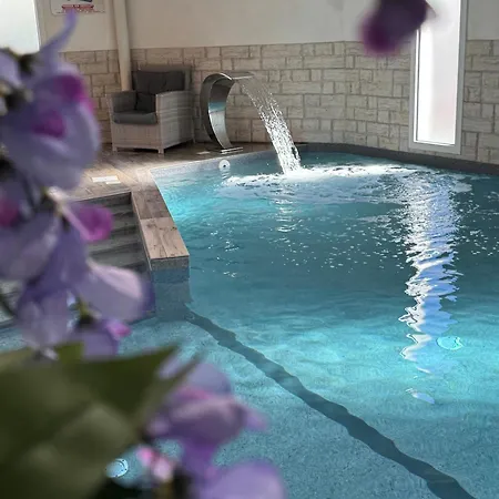 Hotel Calme Des Pins & 3*