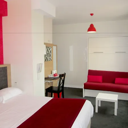 Hotel Calme Des Pins & 3*