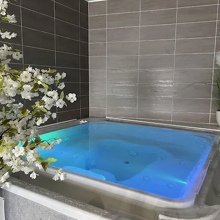 Hotel Calme Des Pins & 3*