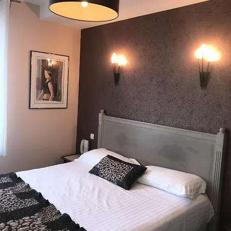 Hotel Calme Des Pins & 3*