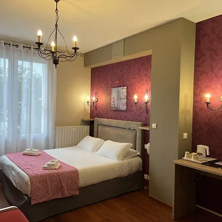 Hotel Calme Des Pins & 3*