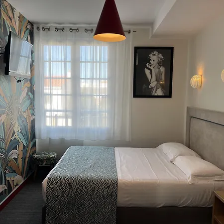 Hotel Calme Des Pins & 3*