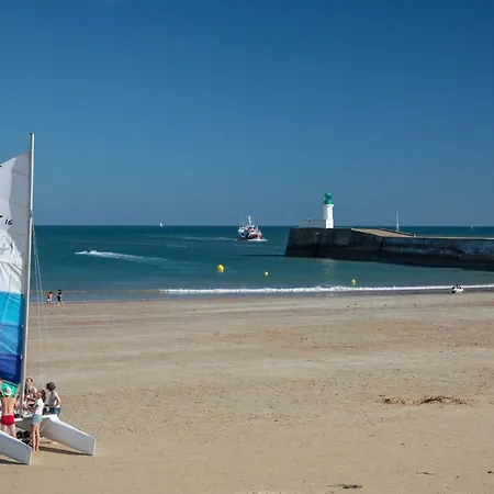 Hotel Calme Des Pins & 3*